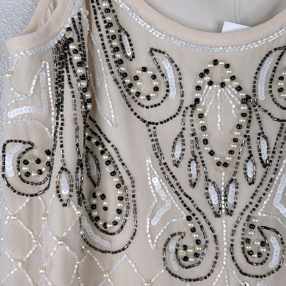 Willow & Clay Tan Black & White Beaded Sequin Floral Top Size Small New with tag - Picture 2 of 5